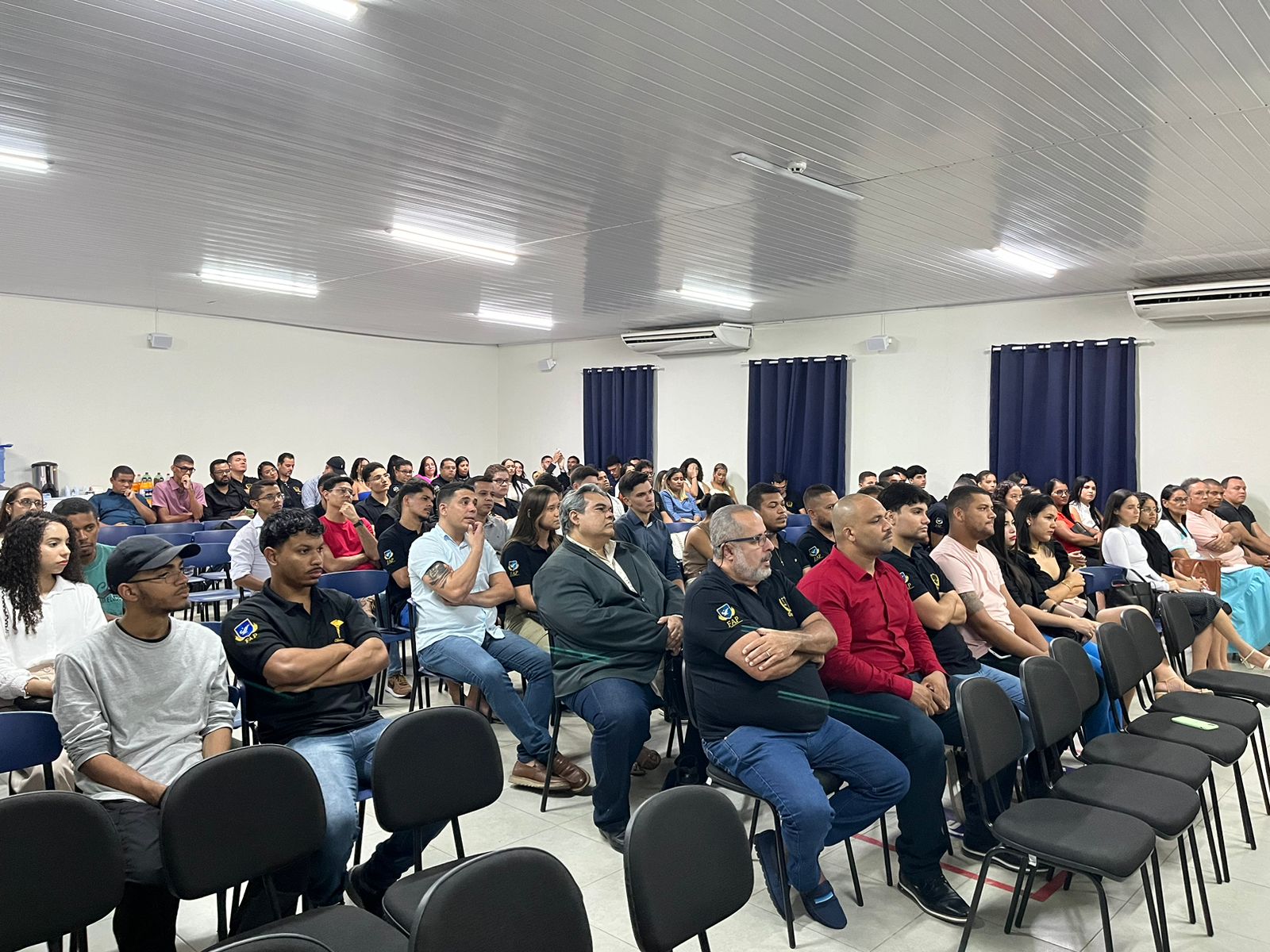 Leia mais sobre o artigo Faculdade dos Palmares realiza noite de autógrafos com lançamento de livro do Simpósio Internacional de Ciências Sociais Aplicadas